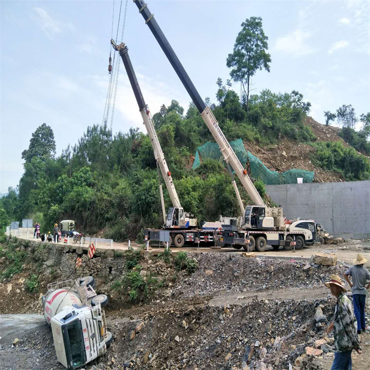 石狮汽车掉沟里叫吊车救援要多少钱