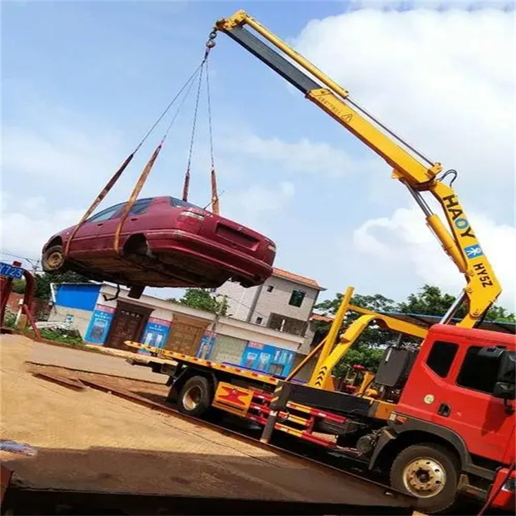 石狮吊车吊汽车的正确方法